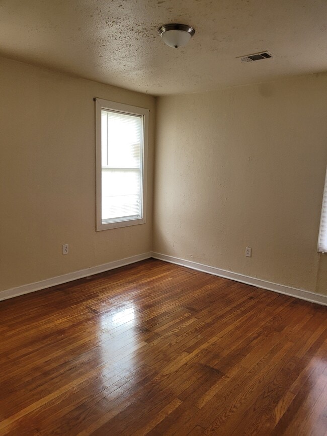 Photo - 4374 Monroe Ave