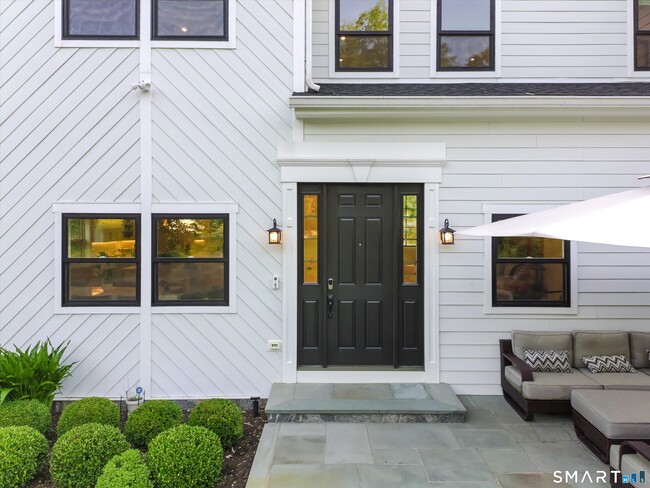 Building Photo - 6 Abbotts Ln