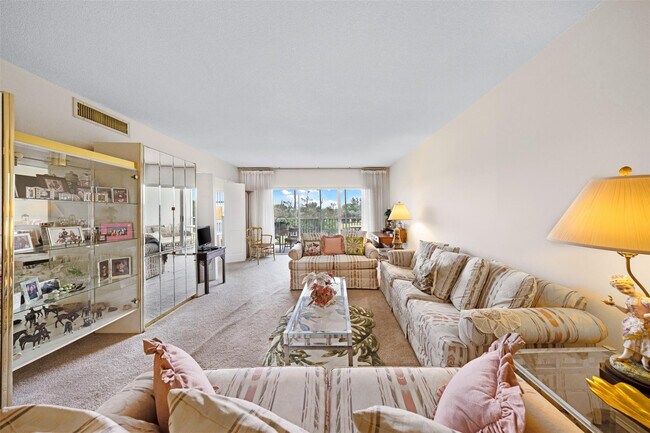 Photo - 3000 N Palm Aire Dr Unit 302