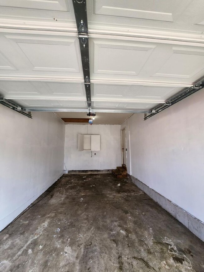 Photo - Great 2 bedroom 1 bath Duplex with attached garage