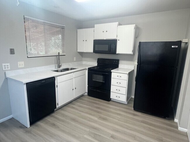 Remodeled 4 Bedroom Townhome!