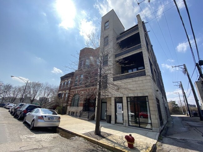 Photo - 744 N May St Unit 401