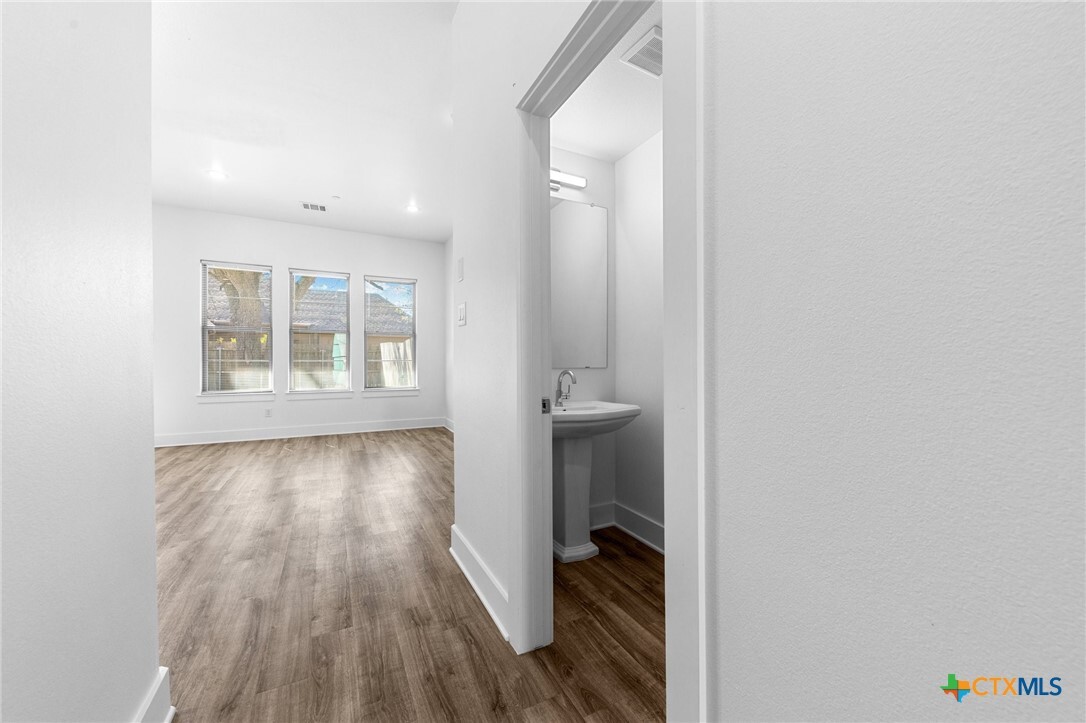 Photo - 6365 S 31st St