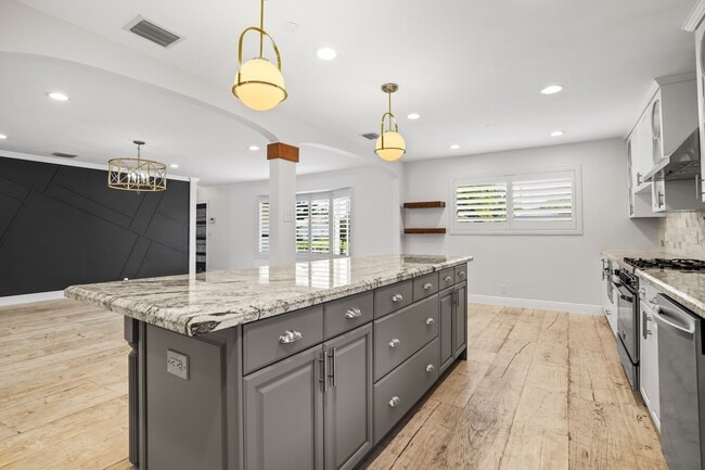 Photo - 4215 Roosevelt St