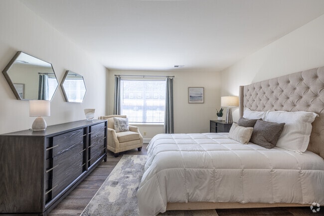 2BR, 2BA - 1,300SF - The Chateau - Bedroom