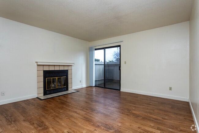 2BD, 2BA - 922SF - Living Room