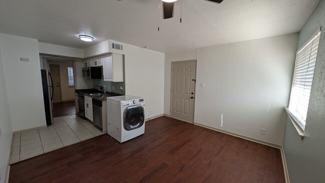 Photo - 1010 W 23rd St