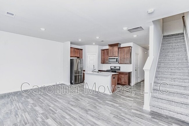 Photo - 225 Telford Dr