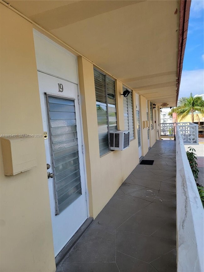 Photo - 441 Collins Ave Unit 19