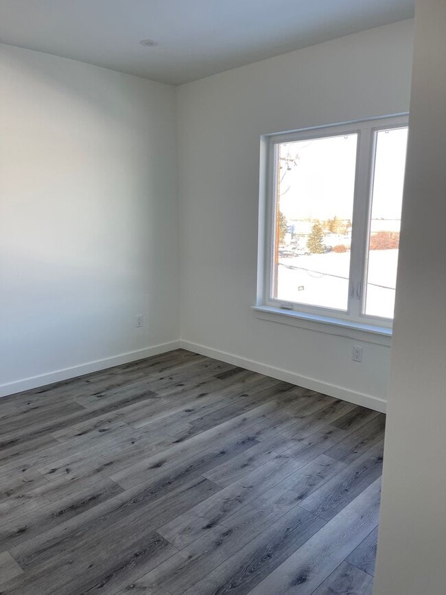 Building Photo - NEW! 2 Bedroom on campus! First Month Free!!