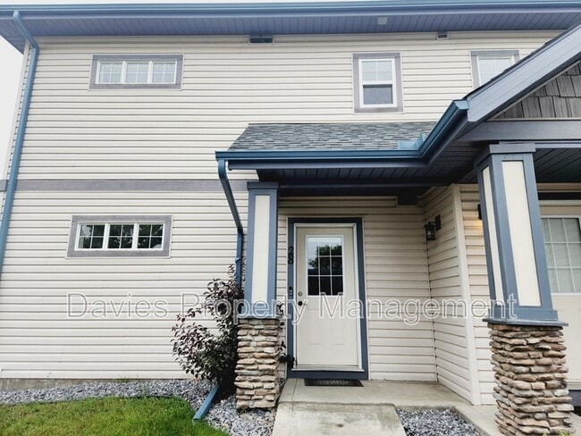 Building Photo - 2565 Hanna Crescent NW