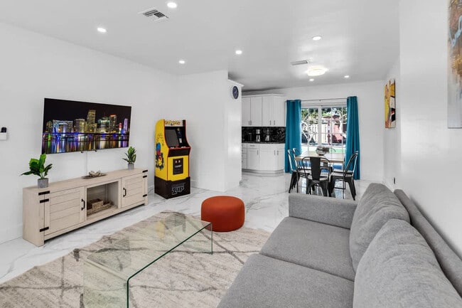 Building Photo - 7001 Coolidge St Unit ID1372328P