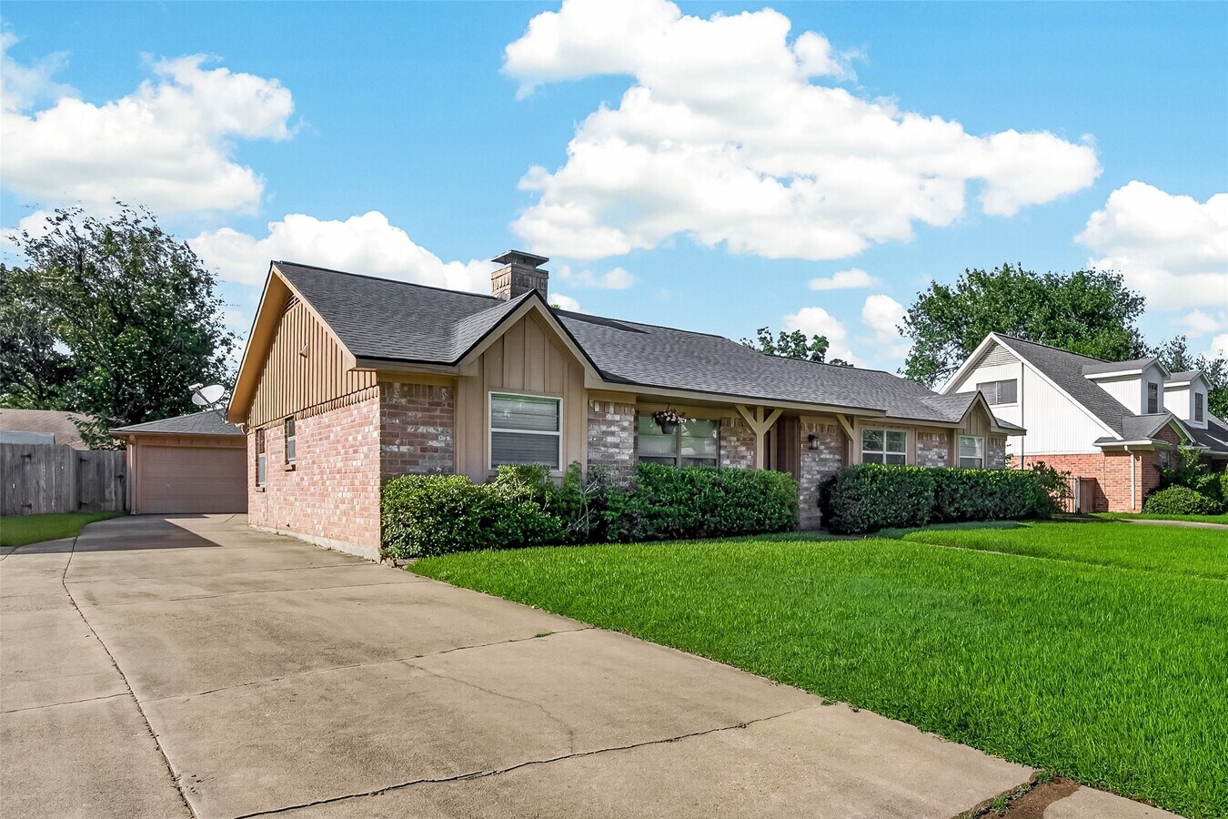 Photo - 22110 Provincial Blvd
