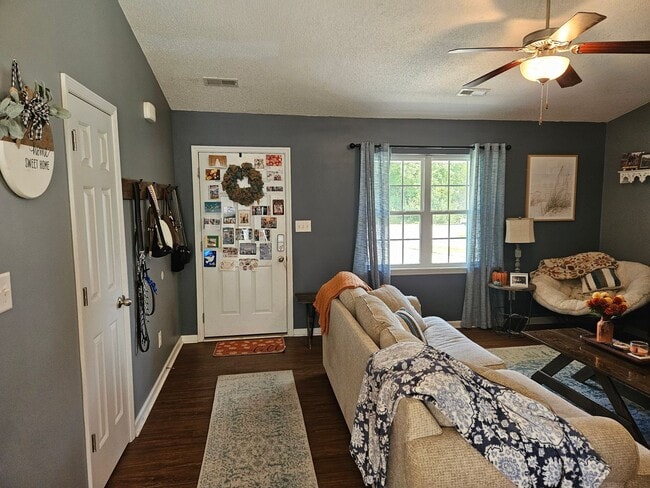 Photo - Beautiful unfurnished 3 bedroom 2 bath home in Sneads Ferry - Justice Farm community