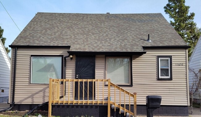 Renovated 3-Bedroom Home – We Welcome Sect... - Renovated 3-Bedroom Home – We Welcome Sect...