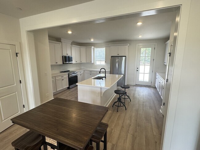 Photo - 120 Nearwater Pl