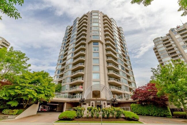 Building Photo - 1702-1605 Quayside Drive Unit 1702