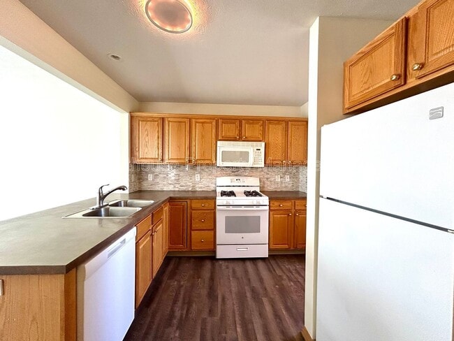 Photo - 2103 Kinnrow Ave NW