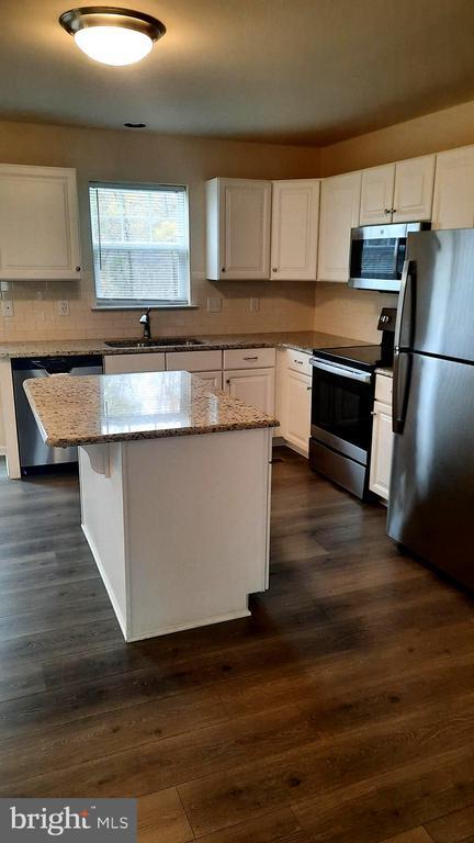 Photo - 945 Admiral's Quay Dr