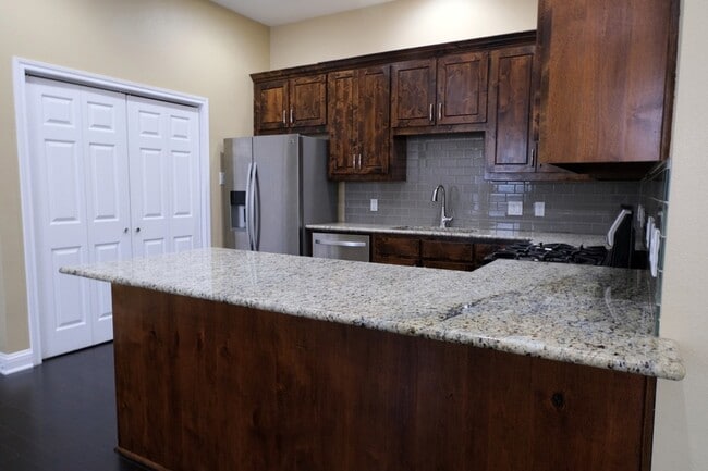 Photo - 3003 Allister St