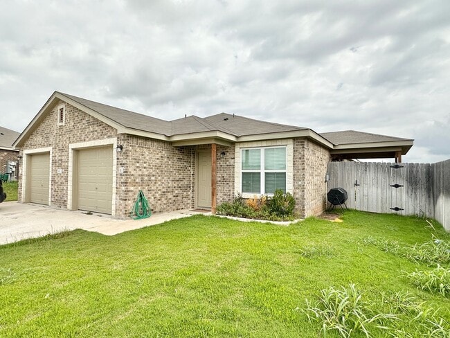 Building Photo - 906 Childress Dr
