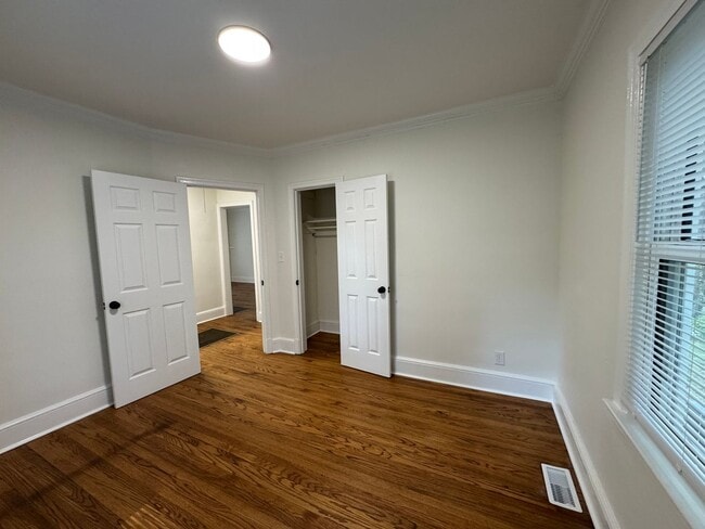 Photo - 2bed/1bath w/ detached garage!