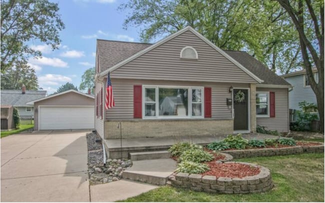 Photo - 1071 Kenwood St