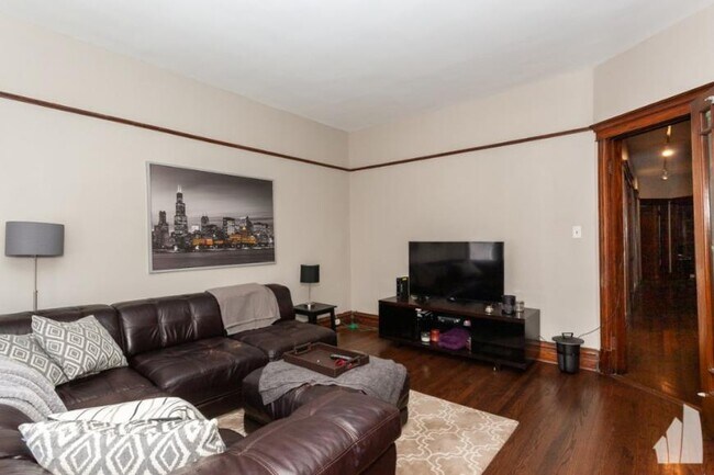 Photo - 4 bedroom in Chicago IL 60613 Unit 2