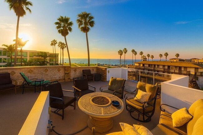 Photo - #110: WHITE HOUSE - UNOFFICIAL (JEFF GINSBURG ROOMMATES) Unit UPSTAIRS S/E ROOM