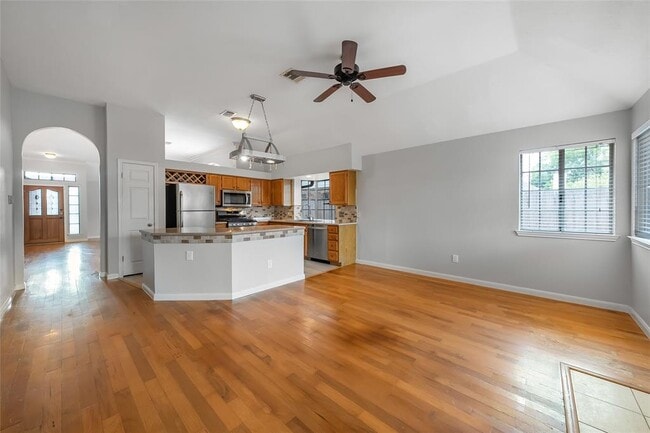 Building Photo - 14916 Snelling Dr Rental
