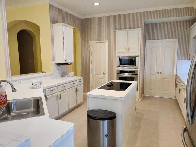 Photo - 215 Heathbrook Ln