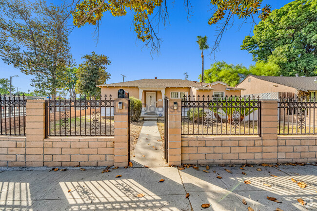 Building Photo - 6601 Bertrand Ave Rental