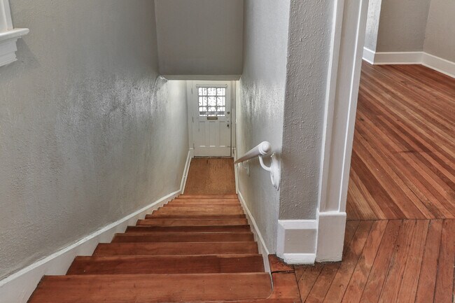 Photo - 5956 McPherson Ave Unidad 2nd Floor