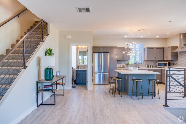 2 BR, 2 BA - 1672SF