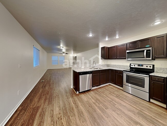 Photo - 922 E Folgado Ct