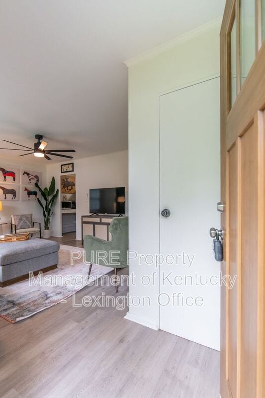 Photo - 321 Mockingbird Ln