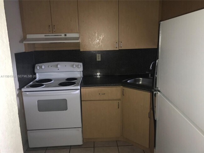 Photo - 4550 NW 9th St Unidad 414E