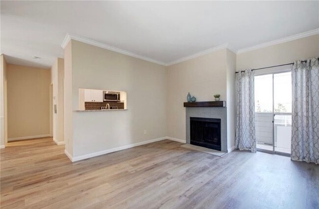 Building Photo - 12166 Metric Blvd Rental