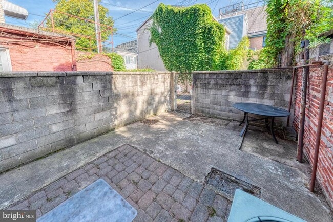 Photo - 1818 Bank St