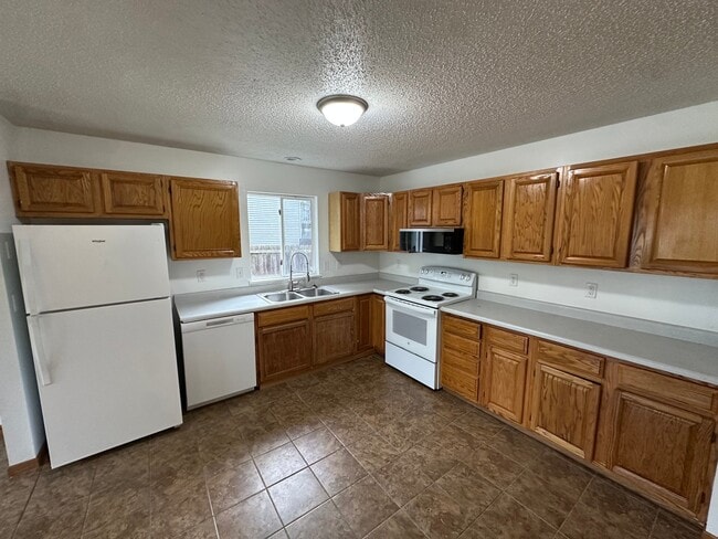 1928 Hannah Jo Ct