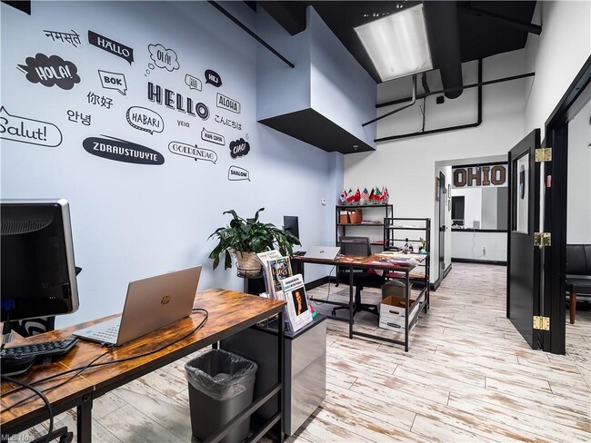 Photo - 408 W Saint Clair Ave Unidad 230