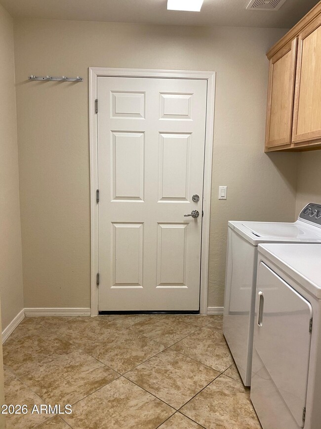 Photo - 2130 W Hunter Ct