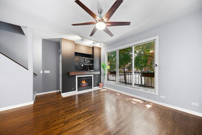712 S Western Ave