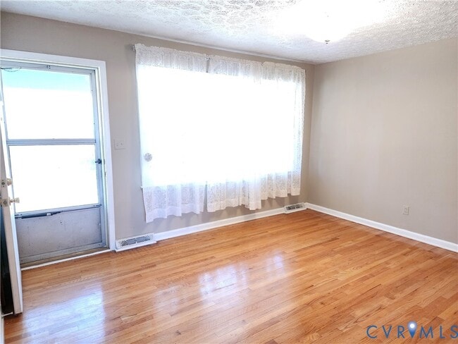 Photo - 1071 Samuel Rd