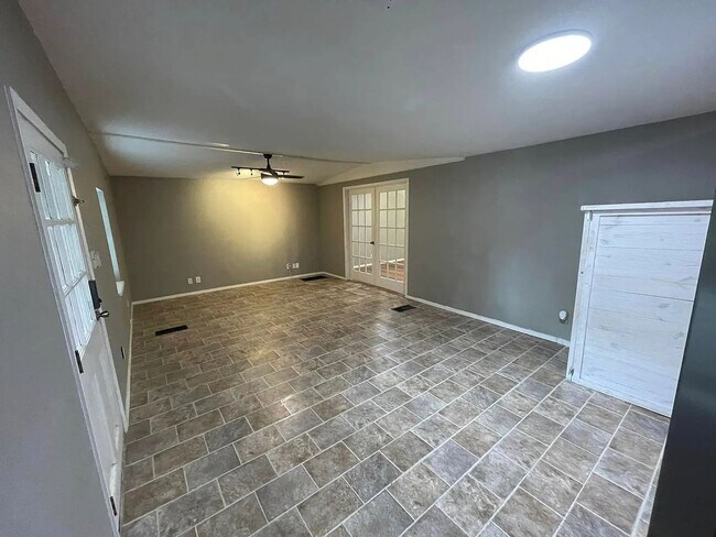 Building Photo - 6980 Farm Rd 115 Unit 3