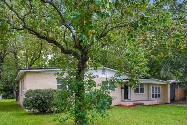 Photo - 6511 Burgundy Rd S