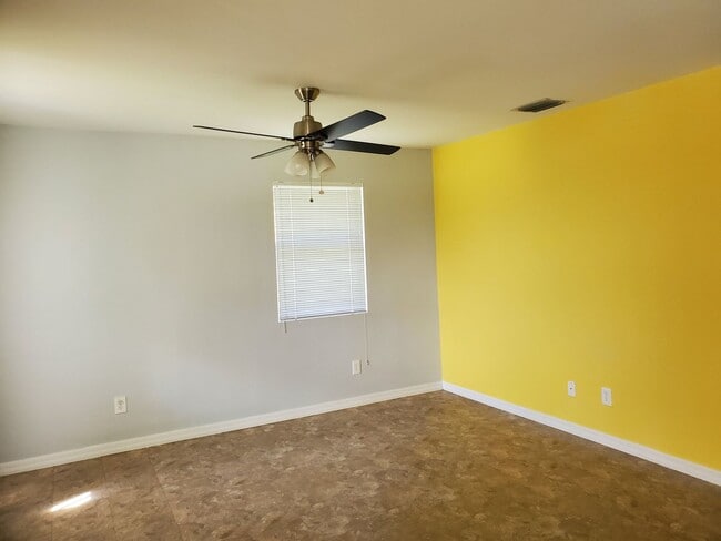 Photo - 4275 Woodside Ave
