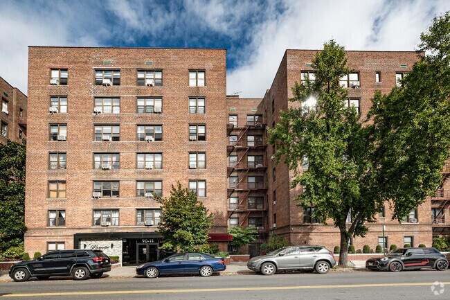 Photo - 90-11 35th Ave