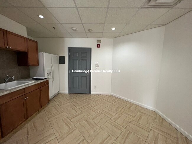 Photo - 72 Kneeland St Unidad 702