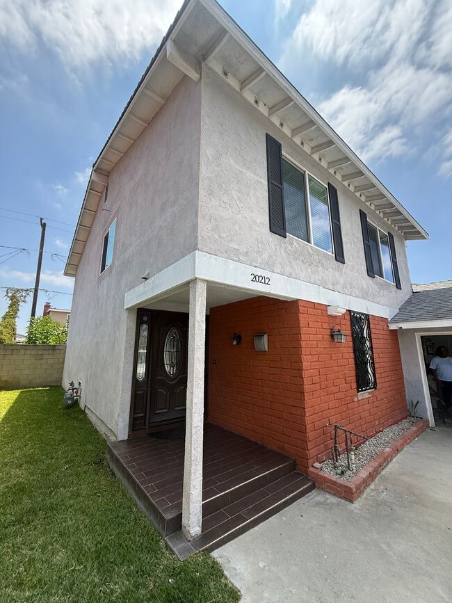 Photo - AWESOME 4 BEDROOM 3 BATH HOME